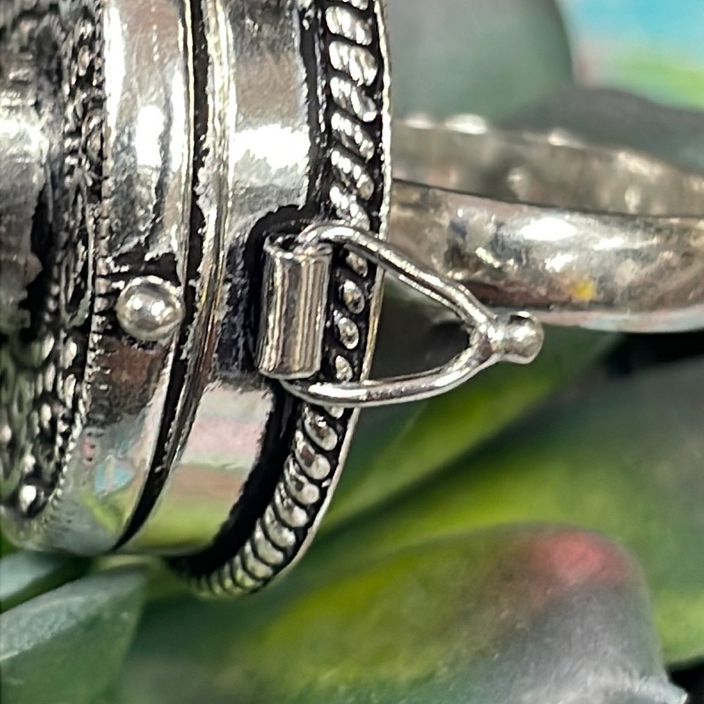 Green Chalcedony Poison Ring - image 7